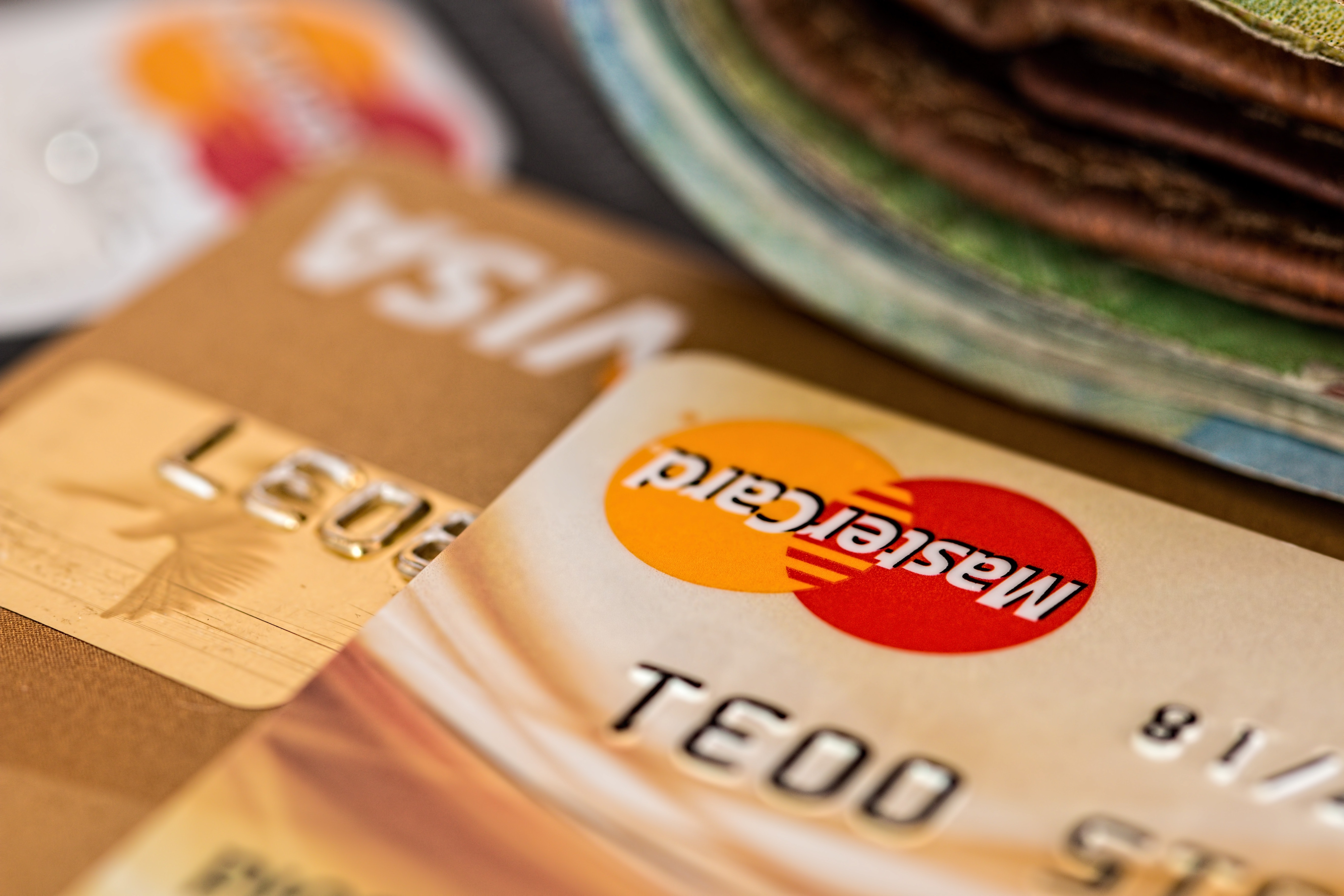 ¿Qué es mejor? ¿pagar con tarjeta de crédito o débito?